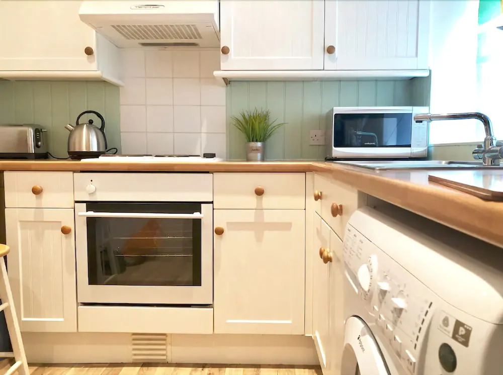 Lux Blu - Kenwyn Studio Apartment