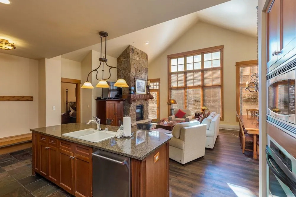Lone Eagle #3052 - 3 Br Condo