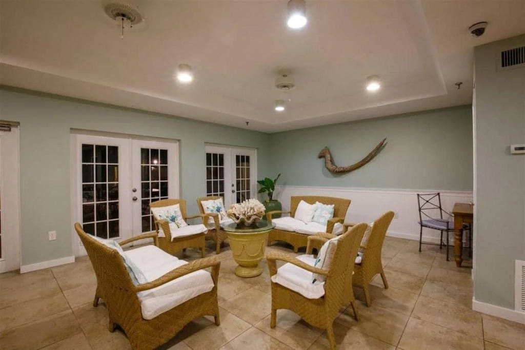 Naples Garden Inn