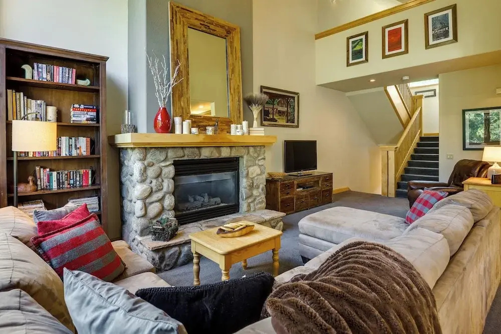 Walk to Ski Lifts: Townhome w/ Hot Tub in Keystone