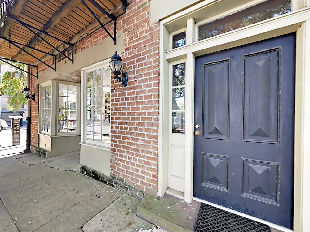 Historic Downtown Charm 3 Bedrooms 2.5 Bathrooms Townhouse