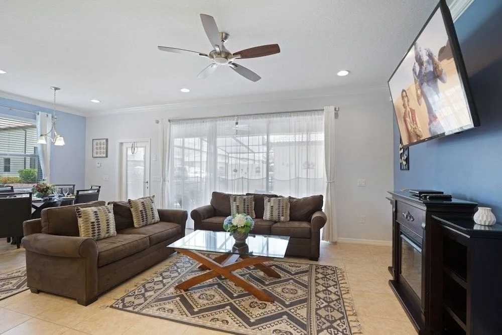 Luxury Resort Living Minutes Fom Disney 5 Bedroom Home