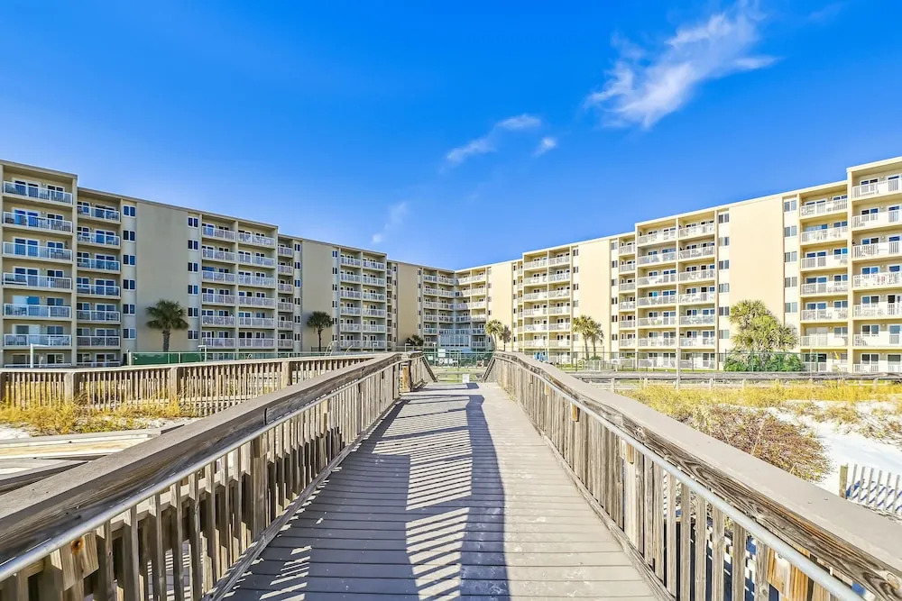 Holiday Surf & Racquet 402 2 Bedroom Condo by RedAwning