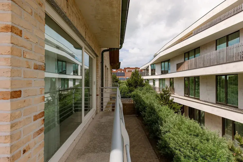 Huswell - Family Apartment With Balcony Near Coast
