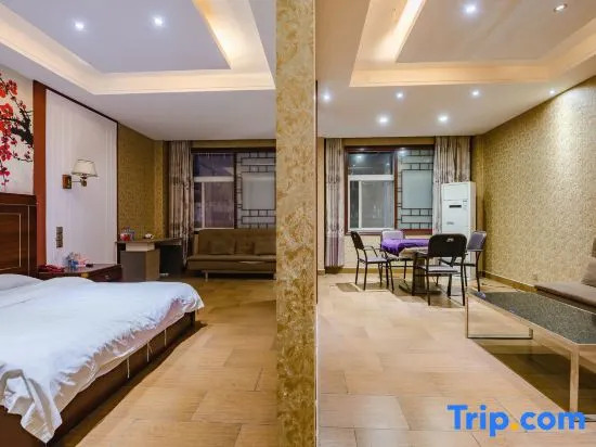 Xianglong Business Hotel (Xinyang Railway Station Tianrun Plaza)