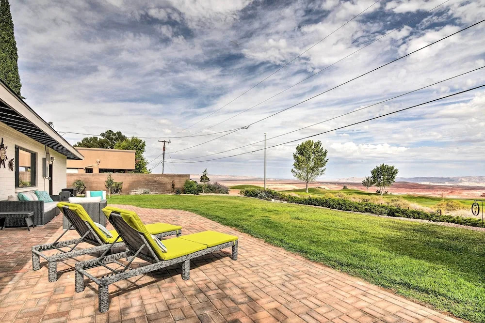 Lake Powell Views: Mid-century Home in Page