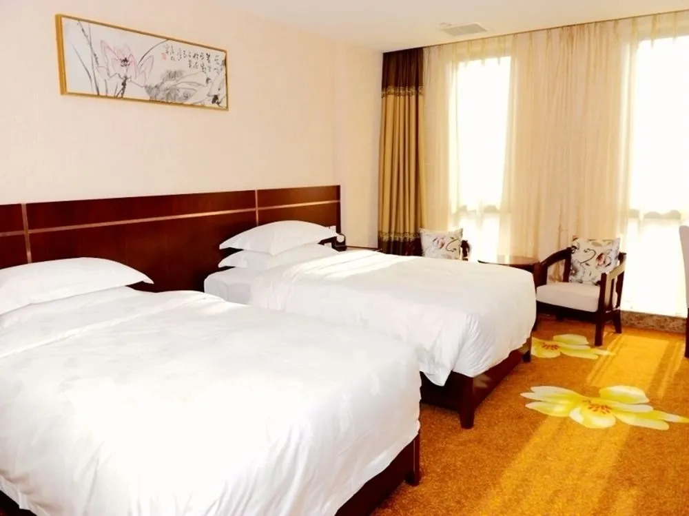 Fuyong Yulong International Hotel