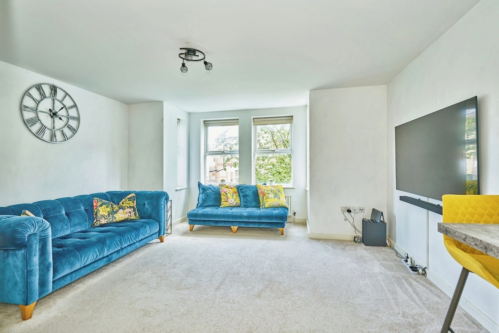 Charming 2-bedroom Flat in South Croydon