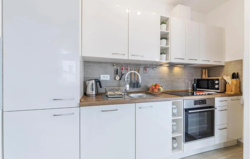 Nice Apartment in Peroj With Wifi and 1 Bedrooms