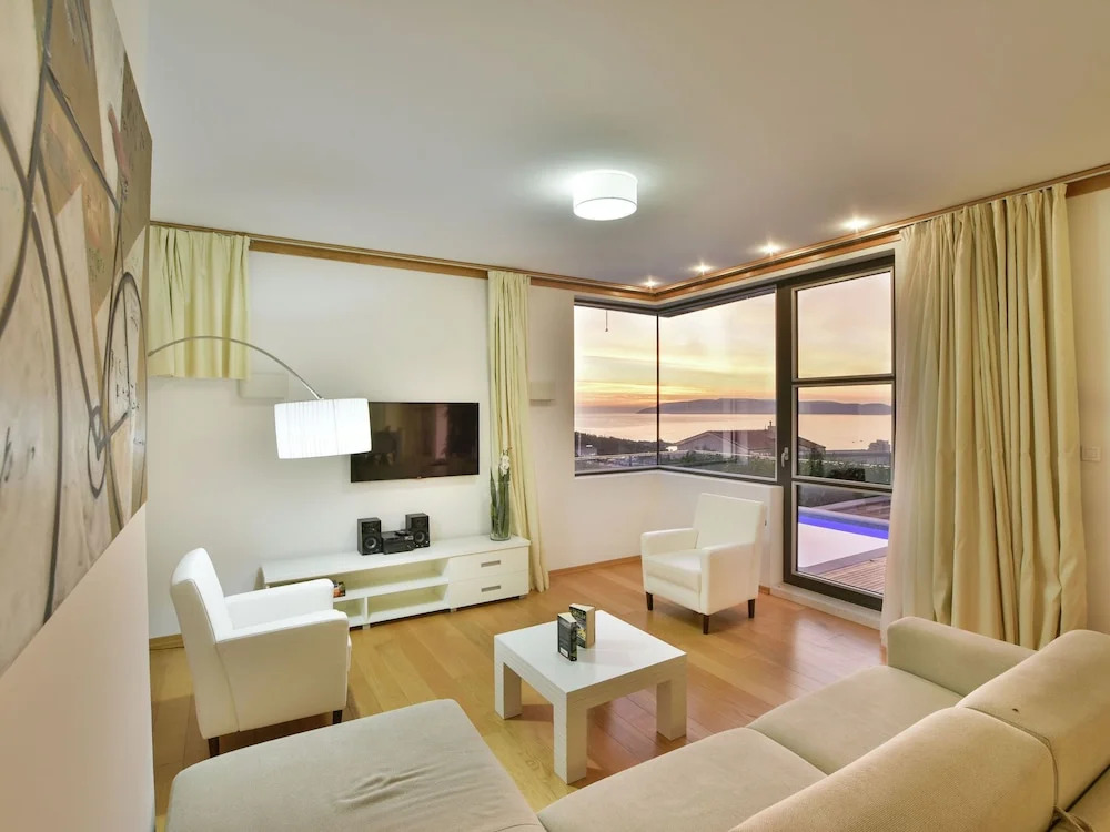 Swanky Villa in Makarska With Sauna, Jacuzzi & Mountain Views