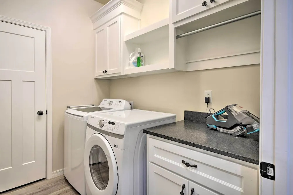 Bright Amarillo Townhome Near Parks & Town!