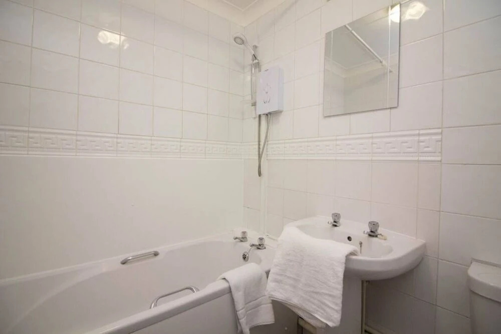 Stayzo Penthouse Accommodation 1- Premier Lodge