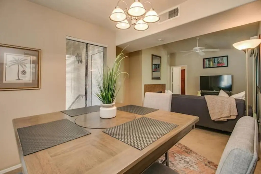 Luxury Paradise Valley Condo, Complete Remodel!