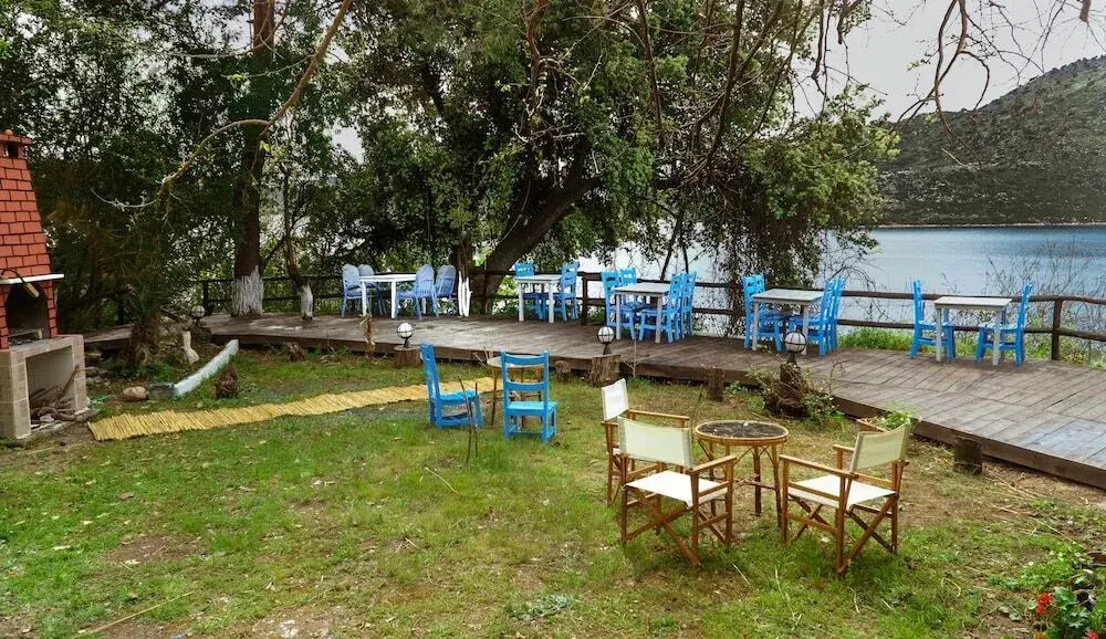 Özgür Apart