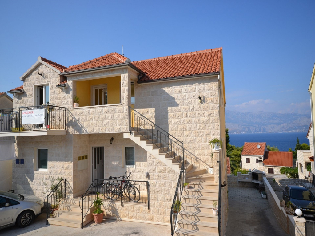 Studio apartment Suzane - terrace and sea view SA-Iris Postira, Island Brac