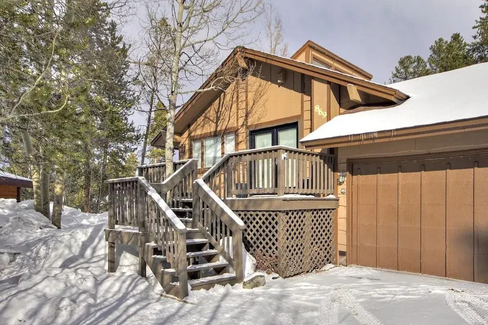 Broken Lance Lodge