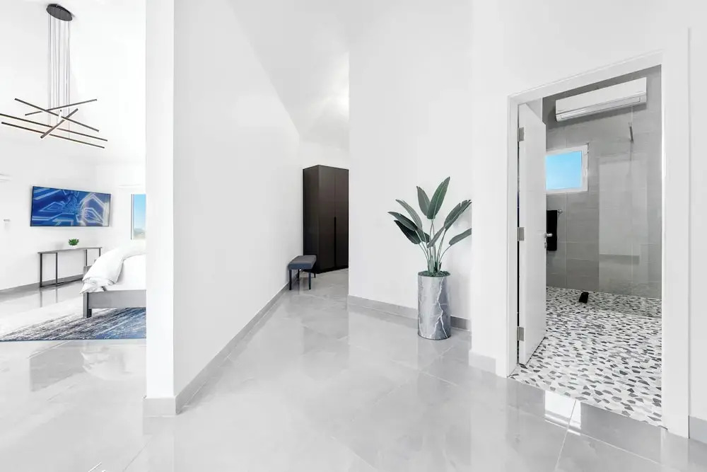 4-bed Villa, Pool, Parking