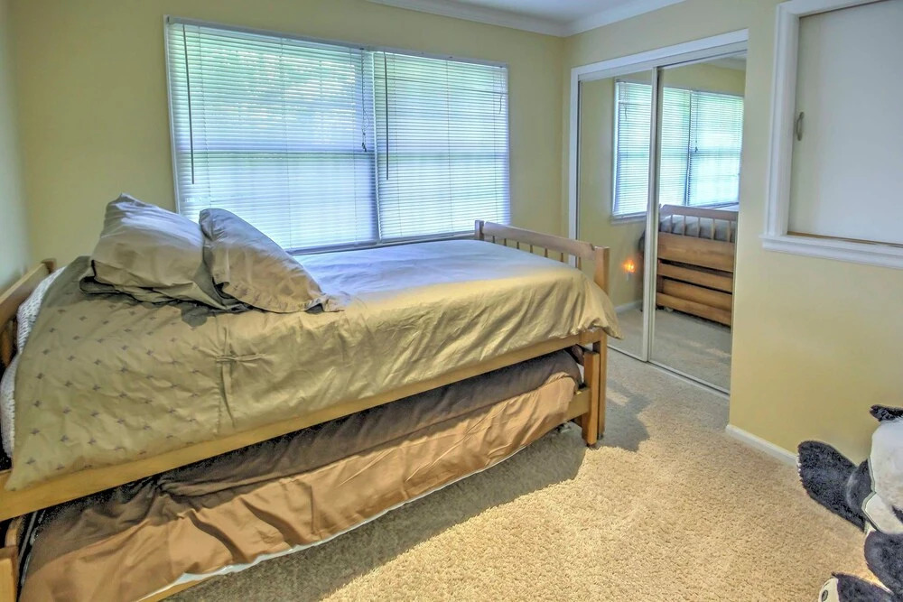 Private Plymouth Hideaway - 13 Miles to Ann Arbor!