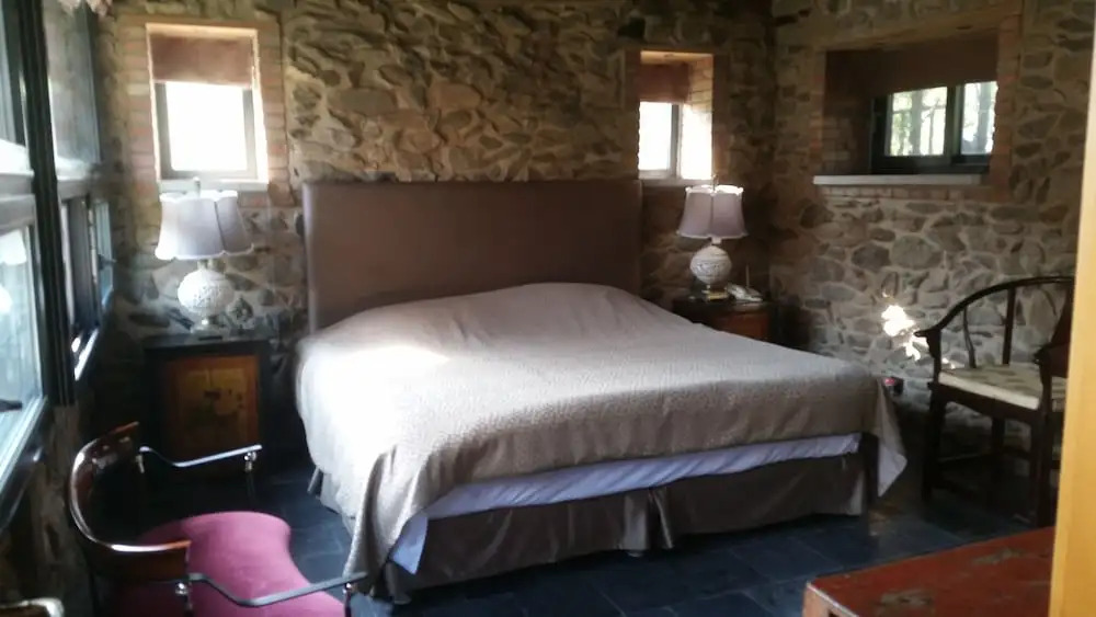 Sansa Village Boutique Hotel at Mutianyu Great Wall Adjoin to Mutianyu Great Wall - Room with the View of Great Wall - Chinese massage experience - Vehicle Shuttle Service - International Catering - SPA& Nail Beauty Facilities
