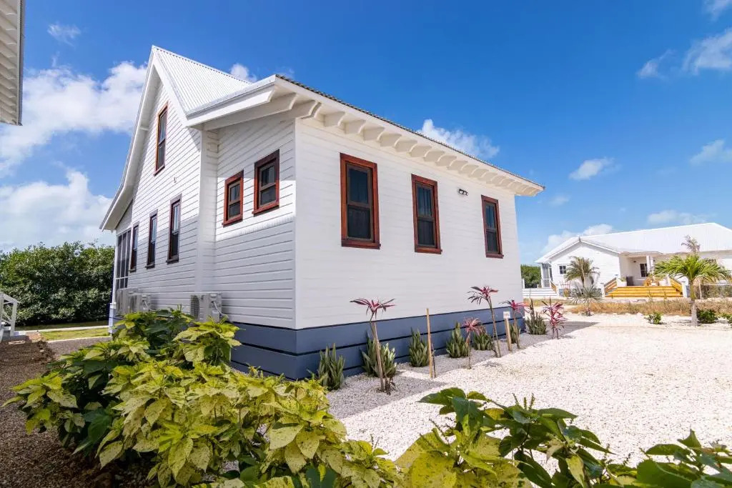 Paradise Cottage and Mistico Beach Club plus Boat Shuttle
