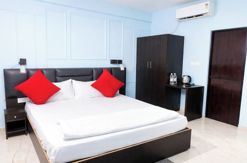Hotel The Boss House Near Beach