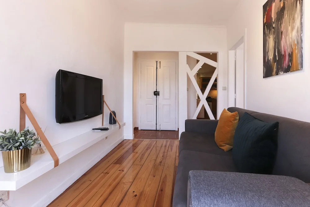 Typical Mouraria Studios by Hosty