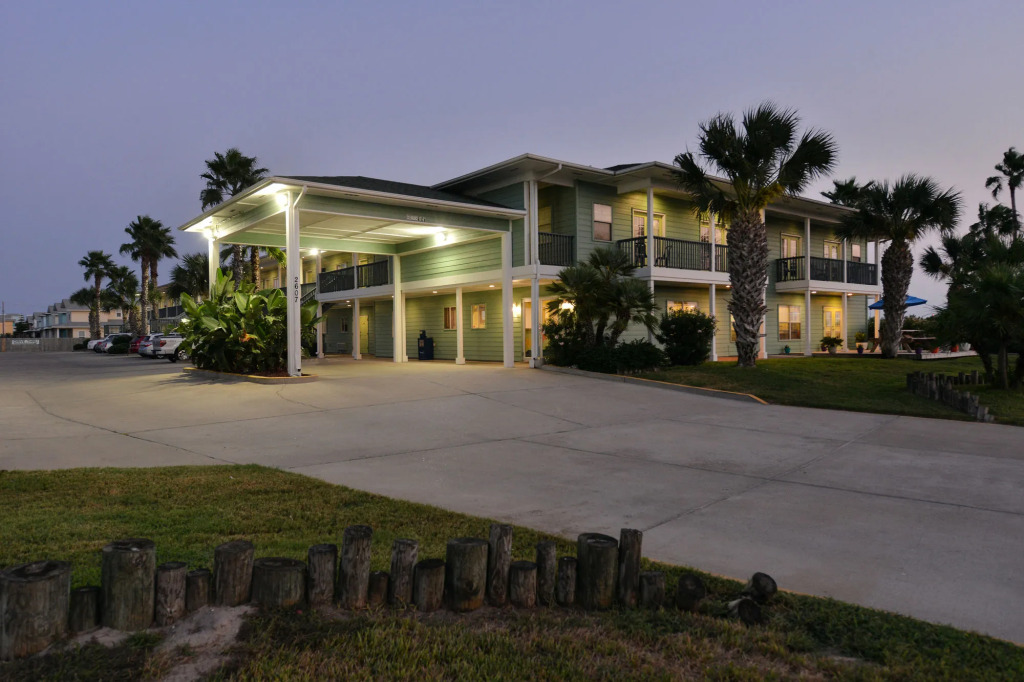 The Island Hotel Near Beach Port Aransas