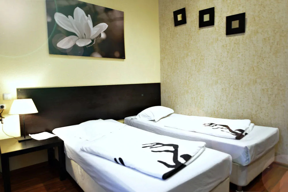 Mary Gold Hotel
