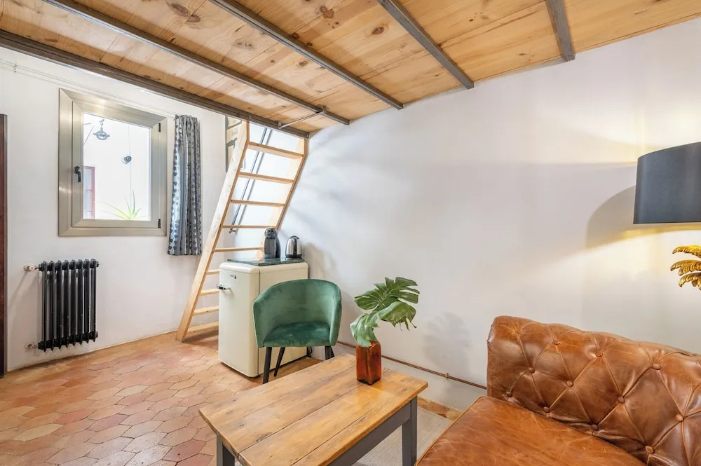 Dog Admiral - Urban Guest House