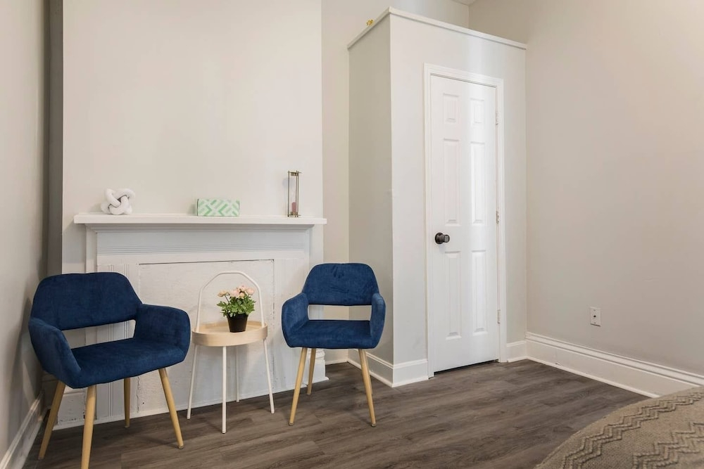 Louisville Dream House 4BR/2BA  by CozySuites