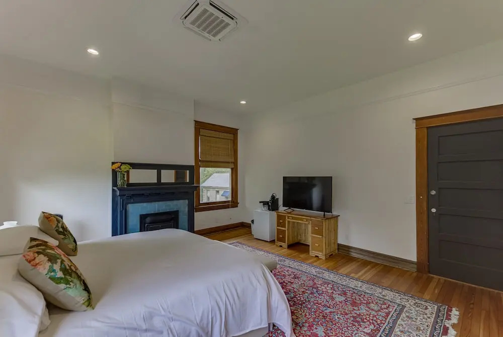 Oak Hall Mansion and Boutique Hotel