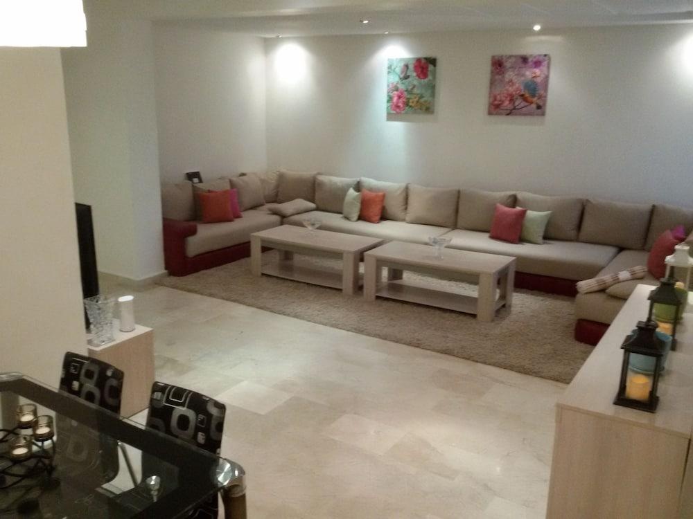 Spacious Apartment Downtown