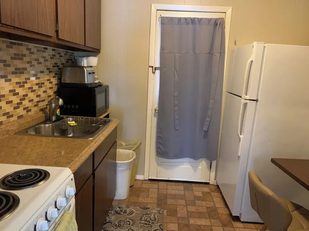 Starlite Motel & Suites