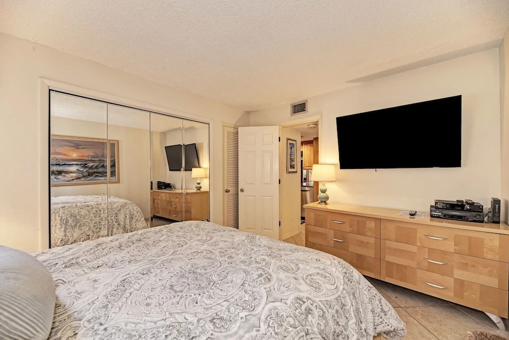 Midnight Cove Ii 810f - Roomy Bayside By Lagoon 2 Bedroom Condo