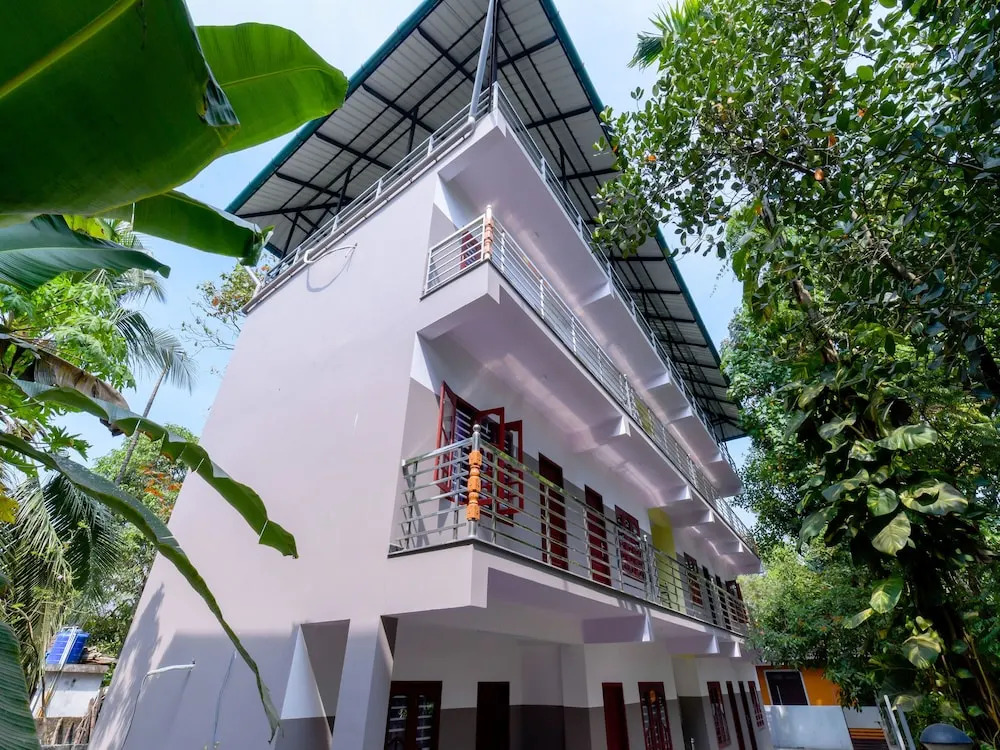 Amare Highway Residency by OYO Rooms