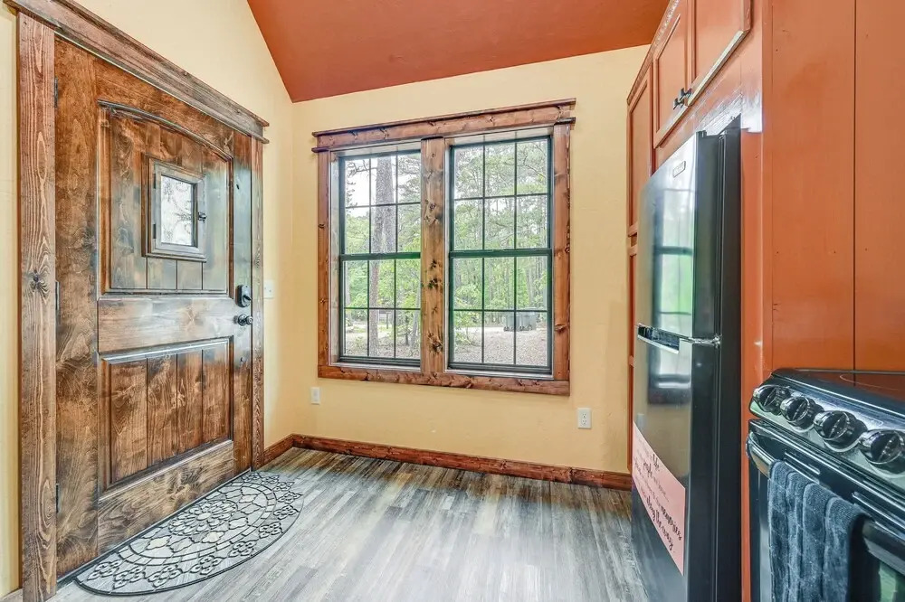 Blissful Broken Bow Studio: Fire Pit & Jacuzzi Tub