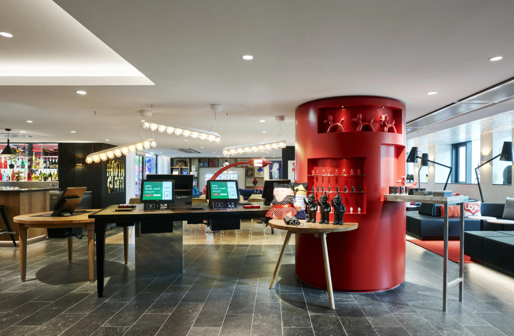 Отель citizenM Paris Champs-Élysées