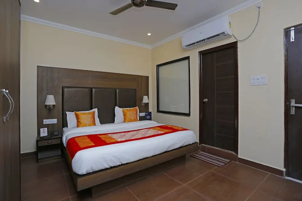 OYO 8905 Hotel Tapastali