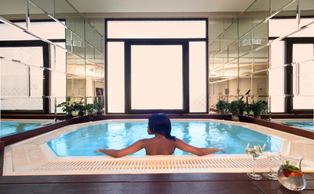 DAVINCI Hotel on Nelson Mandela Square