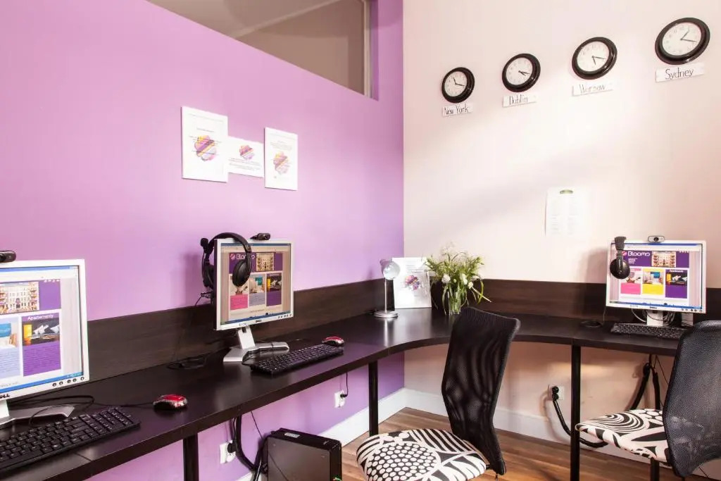 Blooms Inn & Apartments