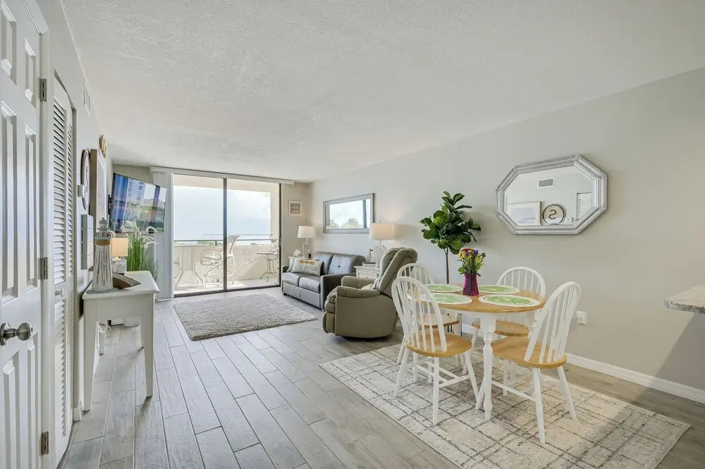 Gulf-view Balcony & Pool Access: Hudson Retreat