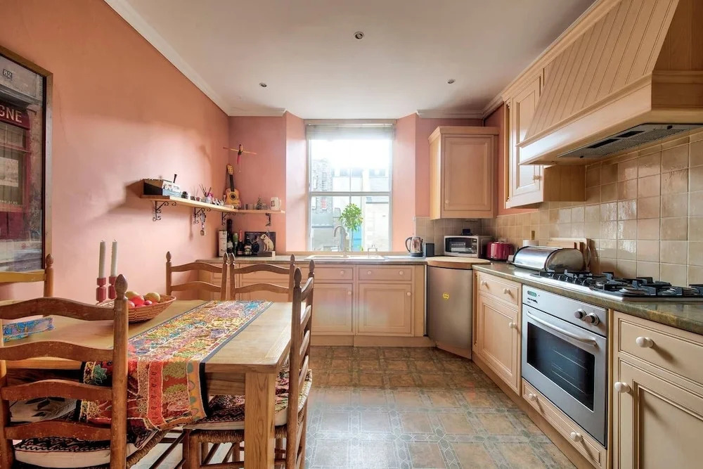 Beautiful 1 Bedroom City Centre Apartment