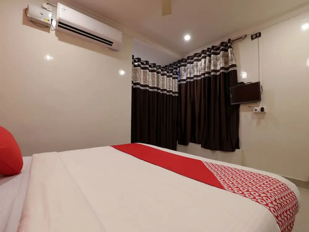 OYO 15753 Vishnu Priya Residency