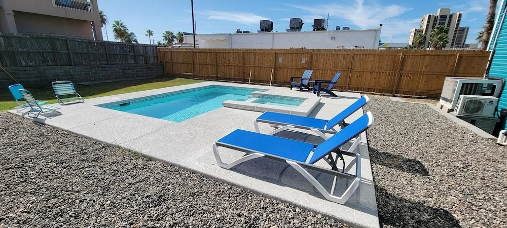 Blue Heron Bungalow 3 Bedroom Home by Redawning