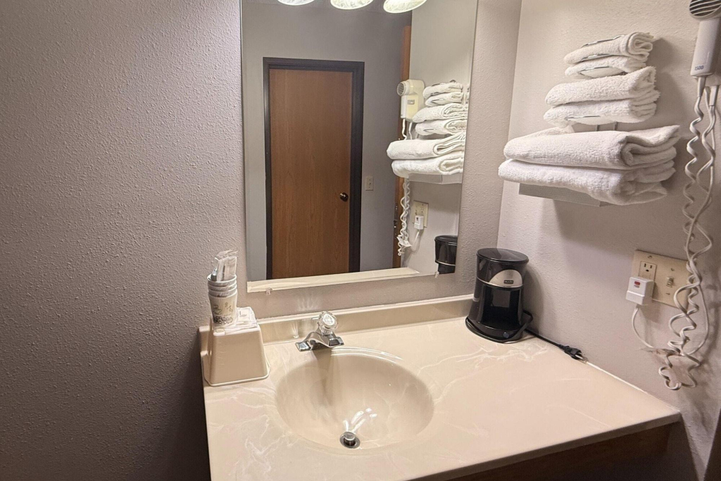 Westwood Inn & Suites Kimball I 90