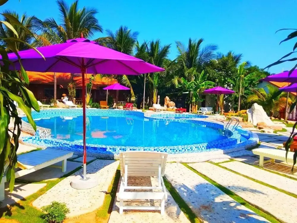 ღ Y Nghia at Ong Lang Beach ღ Coastal Haven with Home Cooked Bungalows ღ