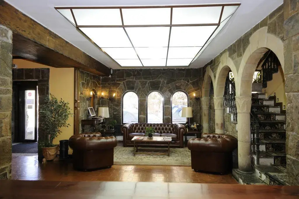 Hotel Leonor Mirón