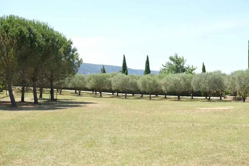 Charming vacation rental with a swimming pool in the heart of Luberon Natural Park,13 people LS2-306 ANDOURETO