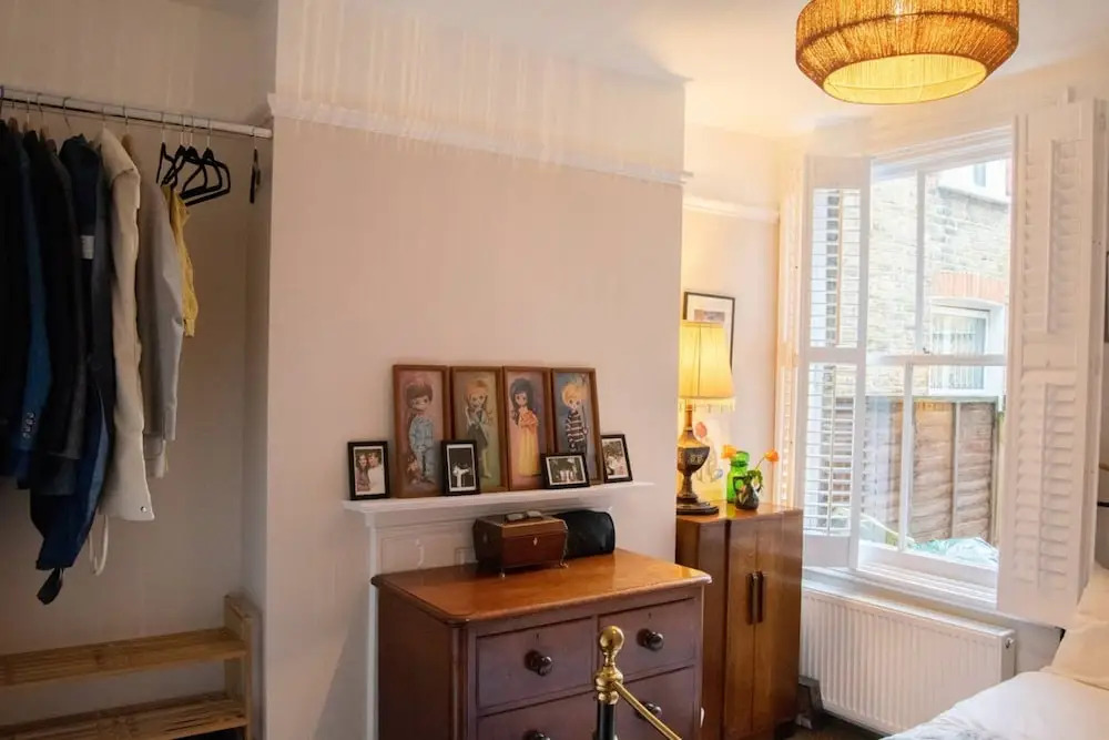 2 Bedroom West London Home With Excellent Connections