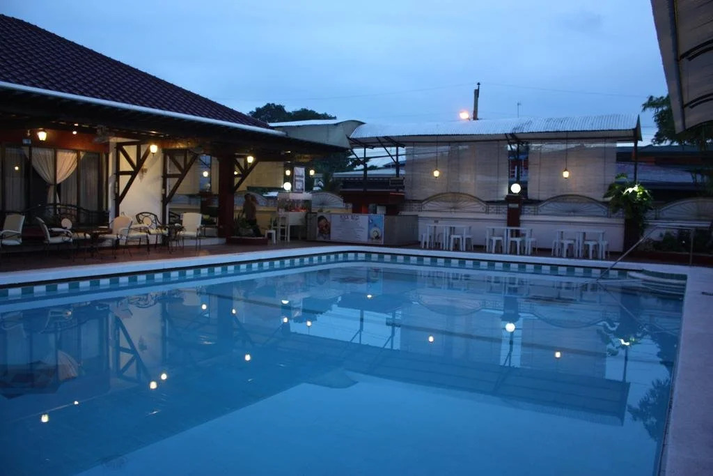 La Piscine Bed & Breakfast